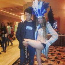 The one and only Misha Collins loved my cosplay so much he took a free picture with me, also he decided to grab my thigh, that was all him! ♡ #vegascon #mishacollins #showgirl