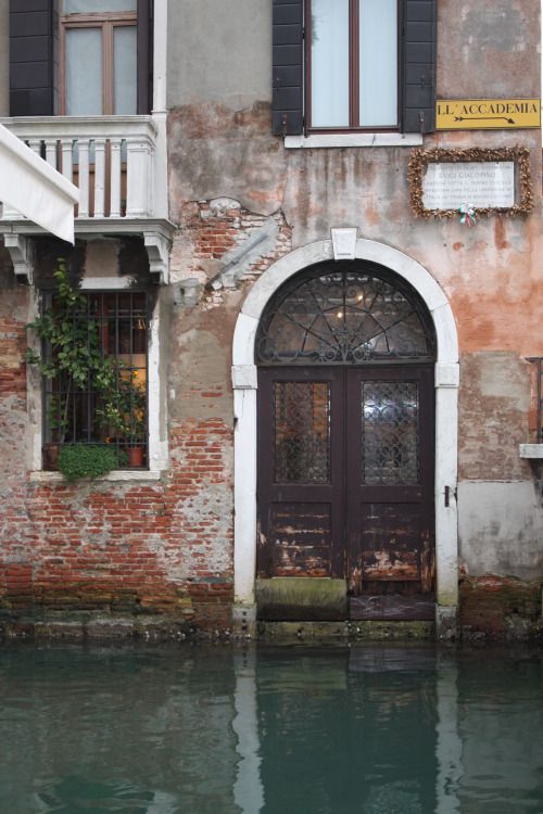 emilyygrundyy: Cute doorway in Venice, 2015