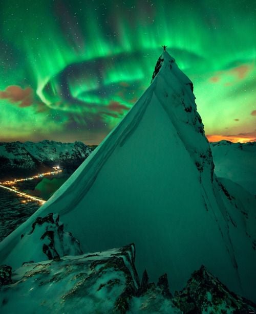 ohstarstuff: "Astronomy, as nothing else can do, teaches men humility." Arthur C. Clarke (Credit: Aurora over Norway by Max Rive)