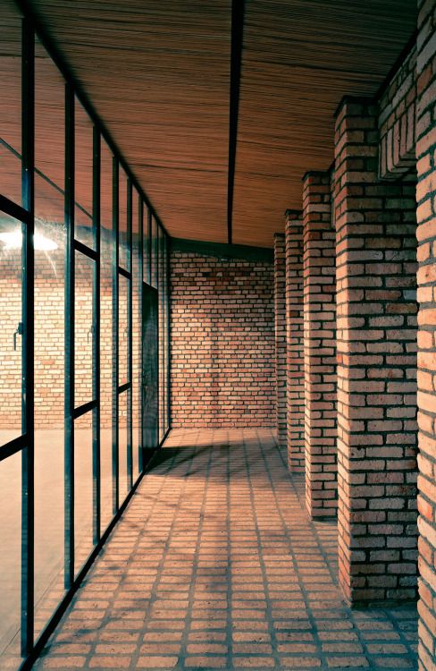 dezeen: Education centre in Rwanda built from brickÂ and wicker by Dominikus Stark Architekten