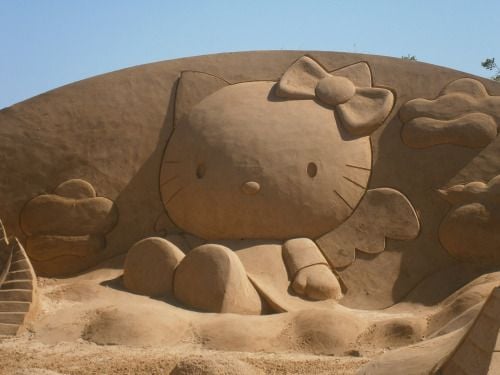 hello kitty sand art creation.