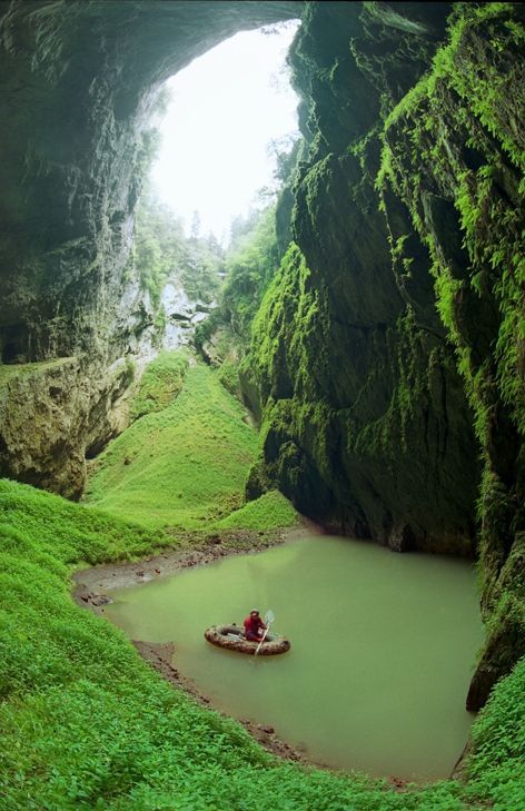 passions-are-motions-oifpeyax: âThe Macocha Abyss is a sinkhole in the Moravian Karst cave system of the Czech Republic.â @tumb.epicks.item.805278527112165.ws
