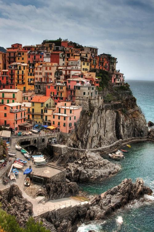 travelingcolors: Manarola, Liguria | Italy (by Anna Fischer) @tumb.epicks.item.331159331948797.ws