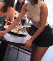女服务员 waitress
