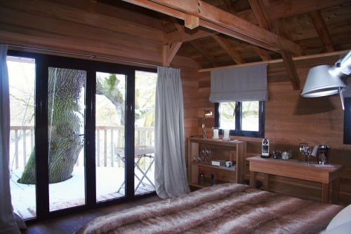 Les Cabanes de Marie. A nice and romantic getaway in an oak tree... (Tree Houses)