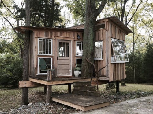 The Fox Treehouse. A cozy treehouse with lots of natural light,... (Tree Houses)