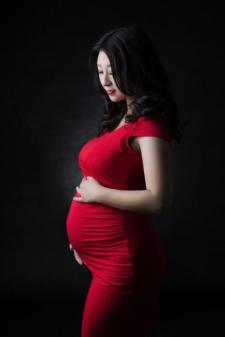 Pregnant Woman 40 weeks Red