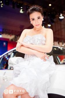 2014北京车展顶级美女车模(图4)