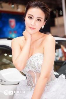 2014北京车展顶级美女车模(图5)