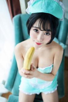 内涵小护士兜豆靓爱吃香蕉表情销魂(图5)