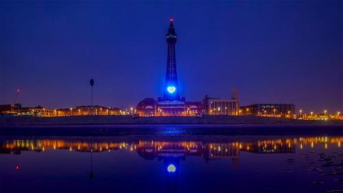 Blackpool Tower illuminated in blue to honour NHS workers during the coronavirus outbreak (© Christopher Furlong/Getty Images) Bing Everyday Wallpaper 2020-04-02
/tmp/UploadBetaazq8RI [Bing Everyday Wall Paper 2020-04-02] url = http://www.bing.com/th?id=OHR.Applause_EN-GB0233126359_1920x1080.jpg

File Size (KB): 324.55 KB
Last Modified: November 26 2021 18:35:58
