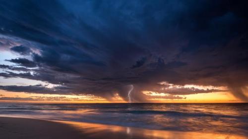 Summer storm from City Beach, Perth (© JohnCrux/Getty Images) Bing Everyday Wallpaper 2020-04-21
/tmp/UploadBetayLtVzS [Bing Everyday Wall Paper 2020-04-21] url = http://www.bing.com/th?id=OHR.SummerStorm_EN-AU6212028635_1920x1080.jpg

File Size (KB): 333.65 KB
Last Modified: November 26 2021 18:35:58
