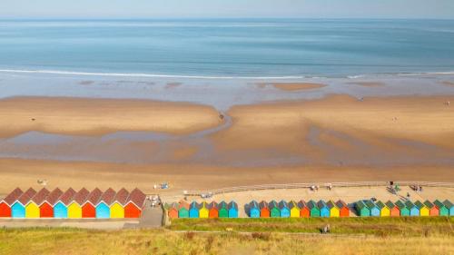 Beach huts on West Cliff Beach, Whitby, North Yorkshire (© Robert Harding World Imagery/Offset) Bing Everyday Wallpaper 2021-07-30
/tmp/UploadBetagtsGKh [Bing Everyday Wall Paper 2021-07-30] url = http://www.bing.com/th?id=OHR.WhitbyHuts_EN-GB0533221601_1920x1080.jpg

File Size (KB): 322.75 KB
Last Modified: November 26 2021 18:33:06

