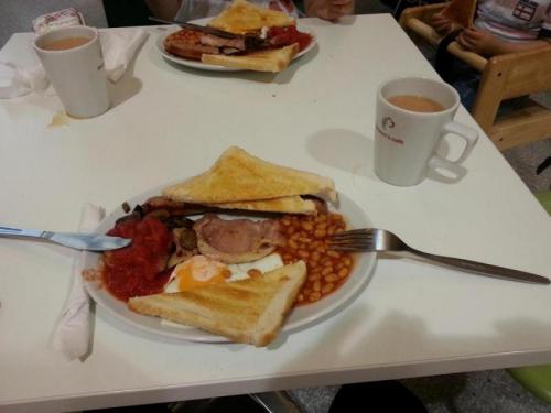 All Day Breakfast at Sharon Cafe in the Moor Market, only 3 pounds 50 with tea
all-day-breakfast-with-tea-3pounds-50pence-eggs-sauces-beans-baked-bacons-bread-tomatos.jpg [Food and Drink]

File Size (KB): 521.55 KB
Last Modified: November 26 2021 18:39:47

