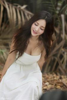 Liuyan, the goddess in sexy white dress