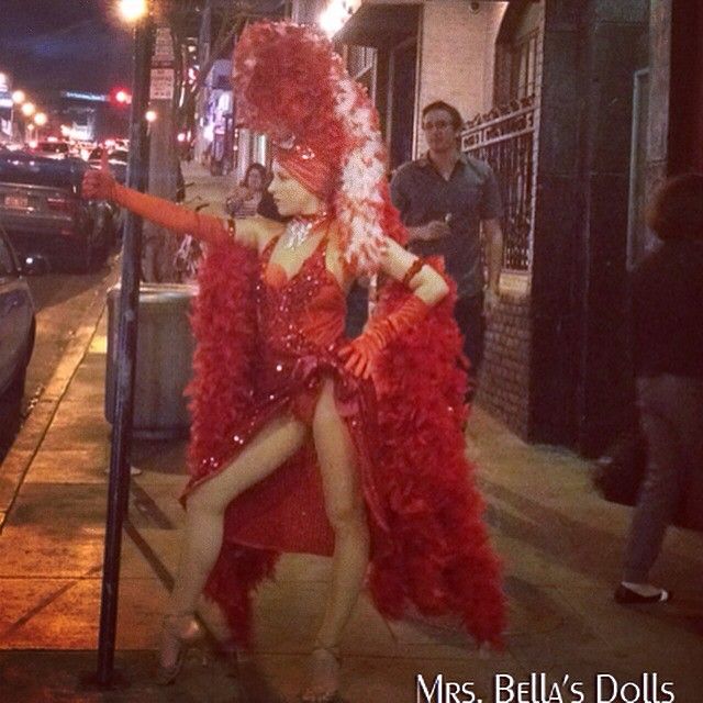 Repping Bella's Doll's and hitching a ride outta this place after performing with Frank Sinatra impersonator Gary Anthony for the tv show "The World's Greatest Tribute Bands: season 5."#worldsgreatesttributebands #tributeproductions #showgirl #showle, HiFmeo [Showgirl]