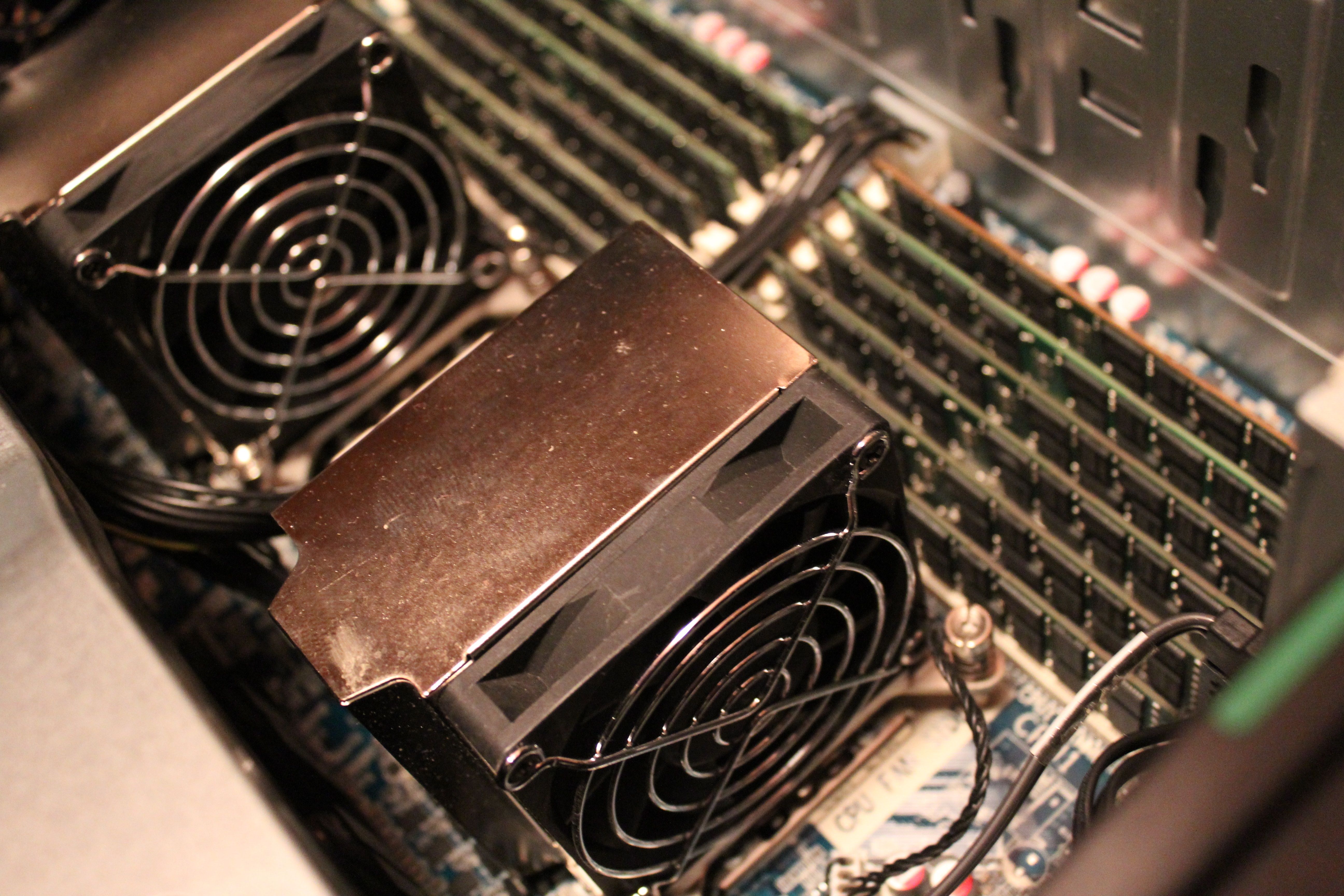 HPZ800 - Internal Looks,   2 CPU (X5650) and 12 x 8 = 96G RAM (DDR3, 1333MHz), HP-Z800.JPG [Computers and Technology]