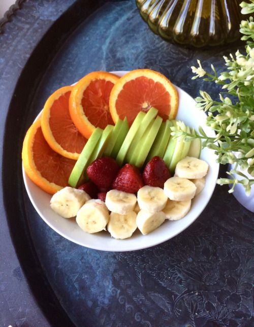 kate-loves-kale: Started off the day with a fruit bowl :) orange, green apple, banana, and strawberries