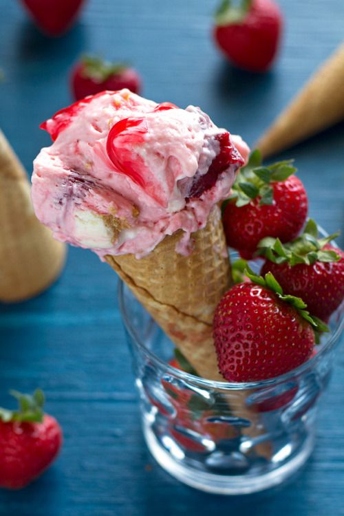 f0o0od: strawberry cheesecake chunk ice cream