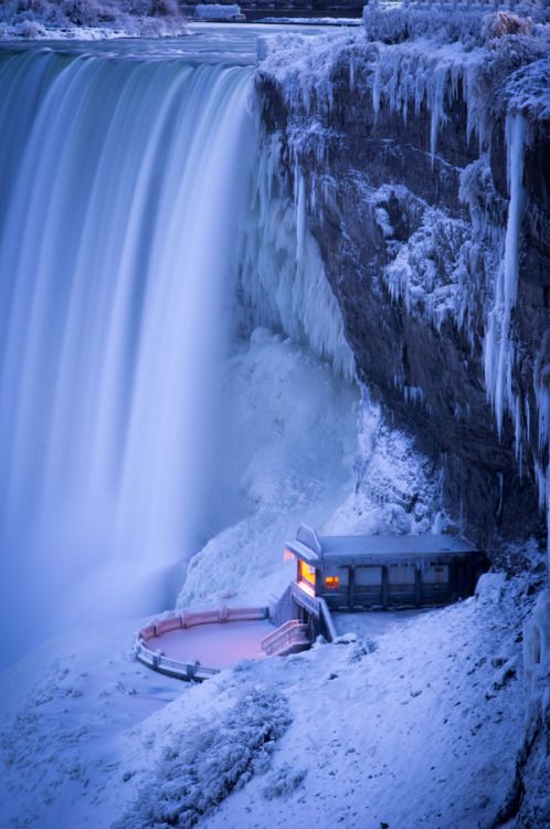 travelingcolors: Niagara Falls in Winter (by Matt Taggart) @tumb.epicks.item.922586948193182.ws