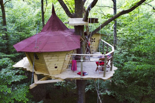 A Cherry Treehouse. A tiny treehouse with a pop of cherry red... (Tree Houses)