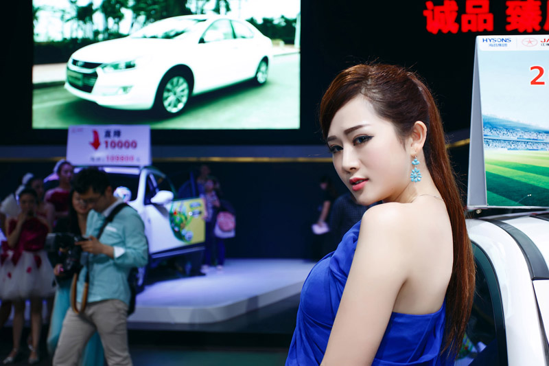 2014北京车展美女车模罗梦轩(图9), 6SZj9S [车模 妹纸 Car Models] url = http://7su.me/wp-content/uploads/zngirls/2016/08/31/00/2016083115899.jpg