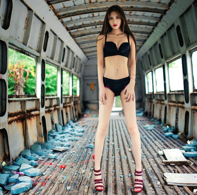 高颜值美女红唇黑色比基尼废墟火车里迷人写真 性感 妹子 Sexy Girls, PUOCo8 [性感 妹子 Sexy Girls] url = http://7su.me/wp-content/uploads/zngirls/2016/08/31/02/2016083119360.jpg