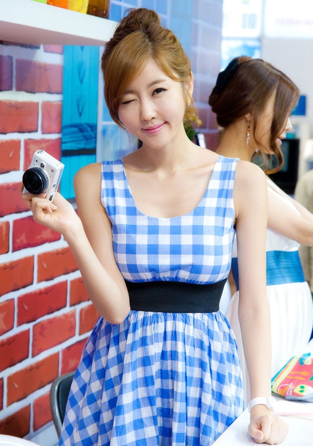 超美韩国汽车模特崔星儿可爱照片(图7), APyQmC [车模 妹纸 Car Models] url = http://7su.me/wp-content/uploads/zngirls/2016/08/31/00/2016083116216.jpg