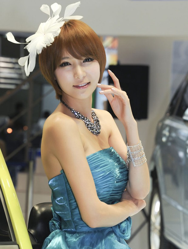 2011年上海车展上的绝色美人儿(图16), dAeEU3 [车模 妹纸 Car Models] url = http://7su.me/wp-content/uploads/zngirls/2016/08/31/00/2016083116394.jpg