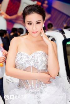 2014北京车展顶级美女车模(图2)