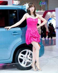 看不够的迷人韩国美女车模—韩敏智(图8)