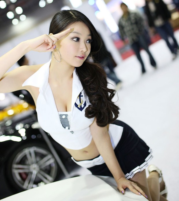 车展模特李恩瑞性感诱惑美图(图3), 2CNJ6I [车模 妹纸 Car Models] url = http://7su.me/wp-content/uploads/zngirls/2016/08/31/00/2016083116168.jpg