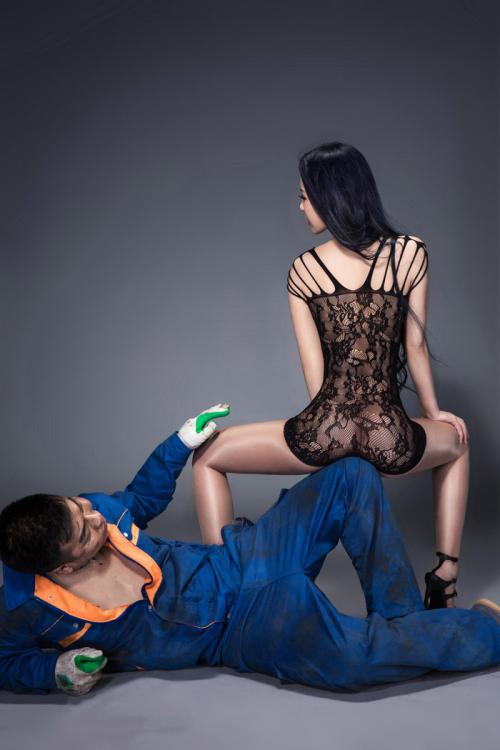 极品美女黄色情趣内衣诱惑写真图(图22)
/tmp/UploadBetaFUIvDw [性感 妹子 Sexy Girls] url = http://7su.me/wp-content/uploads/zngirls/2016/08/30/10/201608301145.jpg

File Size (KB): 118.87 KB
Last Modified: November 26 2021 18:08:45
