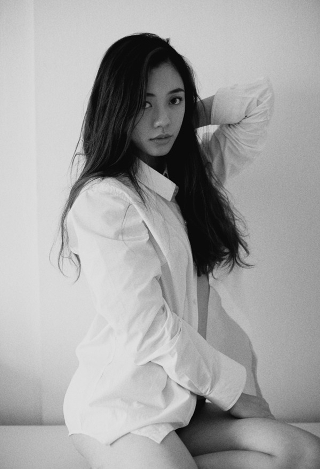 寂寞美女白色衬衫露白嫩肌肤撩人性感写真  [1/8p] 性感 妹子 Sexy Girls, ilNIx7 [性感 妹子 Sexy Girls] url = http://7su.me/wp-content/uploads/xd/2016/09/02/00/201609Friday396.jpg