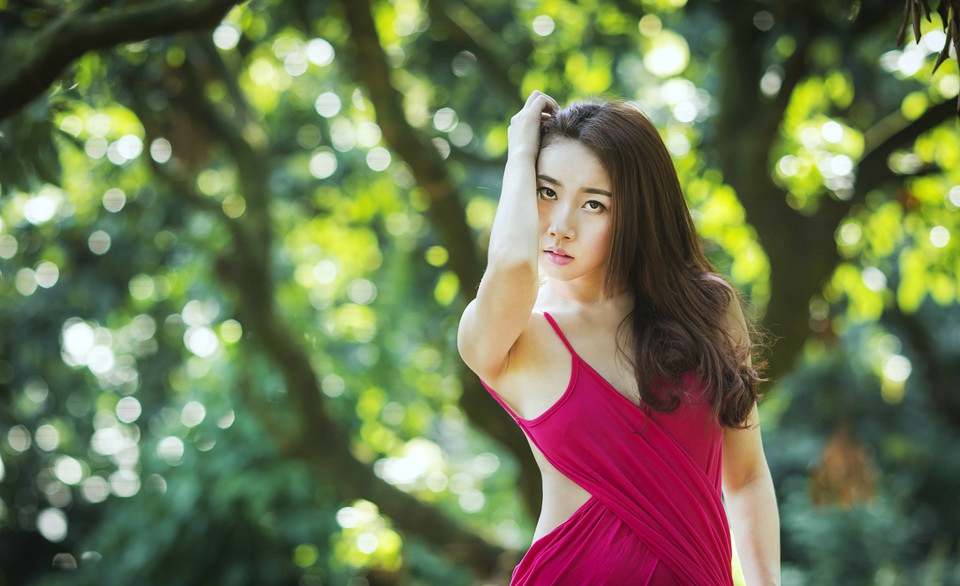 森林系红艳长裙美女火辣露美背不一样的性感  [1/10p] 性感 妹子 Sexy Girls, 7tWzhK [性感 妹子 Sexy Girls] url = http://7su.me/wp-content/uploads/xd/2016/09/02/00/201609Friday450.jpg