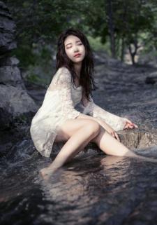 河面上的韩系高颜值美女湿身妩媚动人  [1/8p] 性感 妹子 Sexy Girls