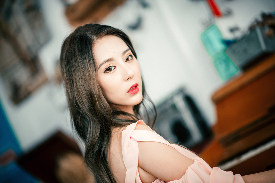 红唇御姐白皙气质诱人很有女王范  [1/9p] 性感 妹子 Sexy Girls, jOmh1I [性感 妹子 Sexy Girls] url = http://7su.me/wp-content/uploads/xd/2016/08/31/23/201608Wednesday150.jpg