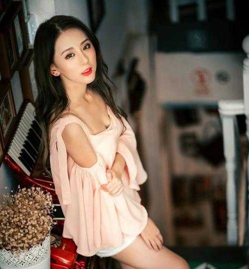 红唇御姐白皙气质诱人很有女王范  [1/9p] 性感 妹子 Sexy Girls
/tmp/UploadBetaowsSnd [性感 妹子 Sexy Girls] url = http://7su.me/wp-content/uploads/xd/2016/08/31/23/201608Wednesday149.jpg

File Size (KB): 134.72 KB
Last Modified: November 26 2021 18:05:32
