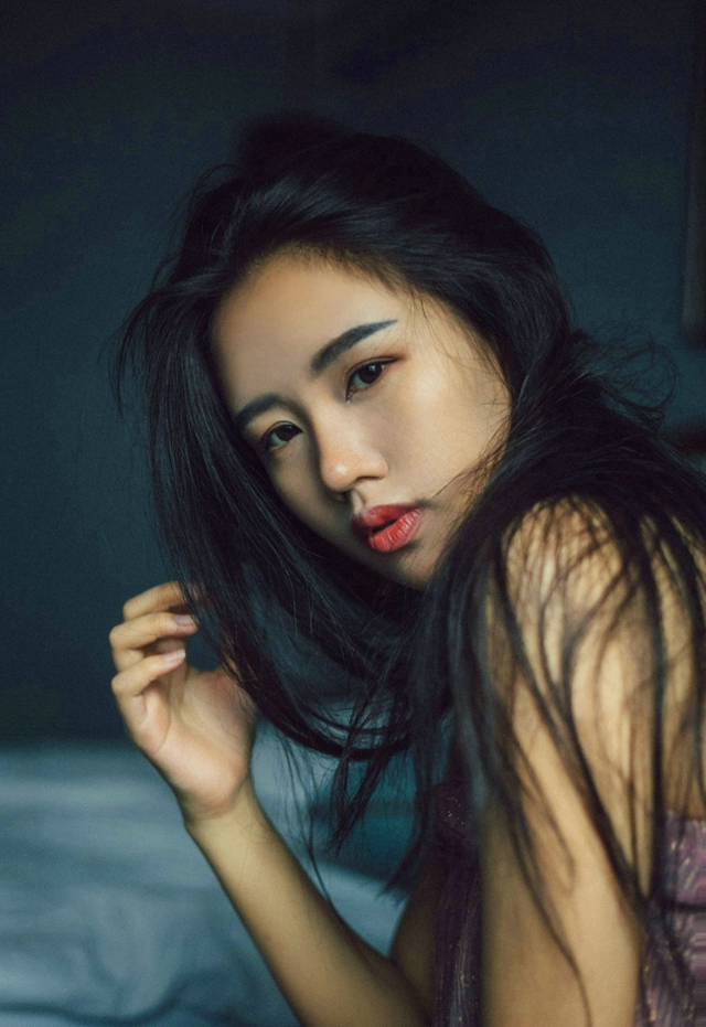 闺房中分女神复古红唇寂寥写真  [1/7p] 性感 妹子 Sexy Girls, 0KXPDz [性感 妹子 Sexy Girls] url = http://7su.me/wp-content/uploads/xd/2016/09/03/00/201609Saturday760.jpg