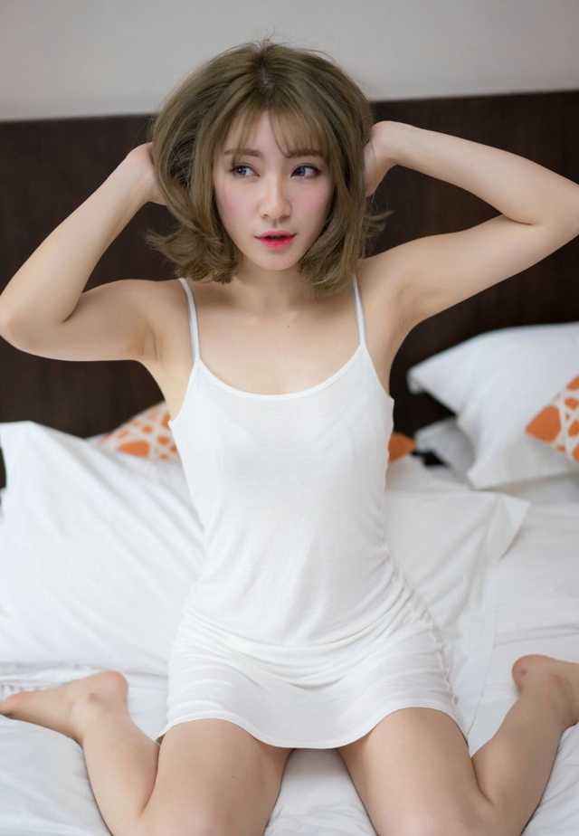 性感养眼美女吊带床上诱惑小露美胸  [1/8p] 性感 妹子 Sexy Girls, UtT85s [性感 妹子 Sexy Girls] url = http://7su.me/wp-content/uploads/xd/2016/09/05/09/201609Monday1132.jpg