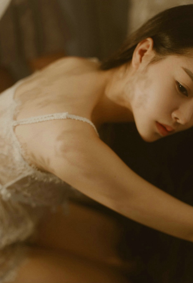 昏暗内的长发美女蕾丝透明内衣撩人诱惑  [1/7p] 性感 妹子 Sexy Girls, mvbmhr [性感 妹子 Sexy Girls] url = http://7su.me/wp-content/uploads/xd/2016/09/05/09/201609Monday1080.jpg