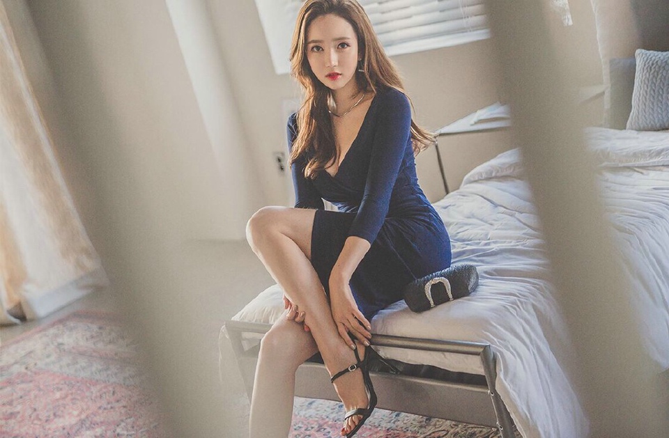 高挑卷发美女蓝色妖姬紧身长裙凸显曲线妖娆  [1/8p] 性感 妹子 Sexy Girls, krkXb4 [性感 妹子 Sexy Girls] url = http://7su.me/wp-content/uploads/xd/2016/09/05/09/201609Monday1182.jpg