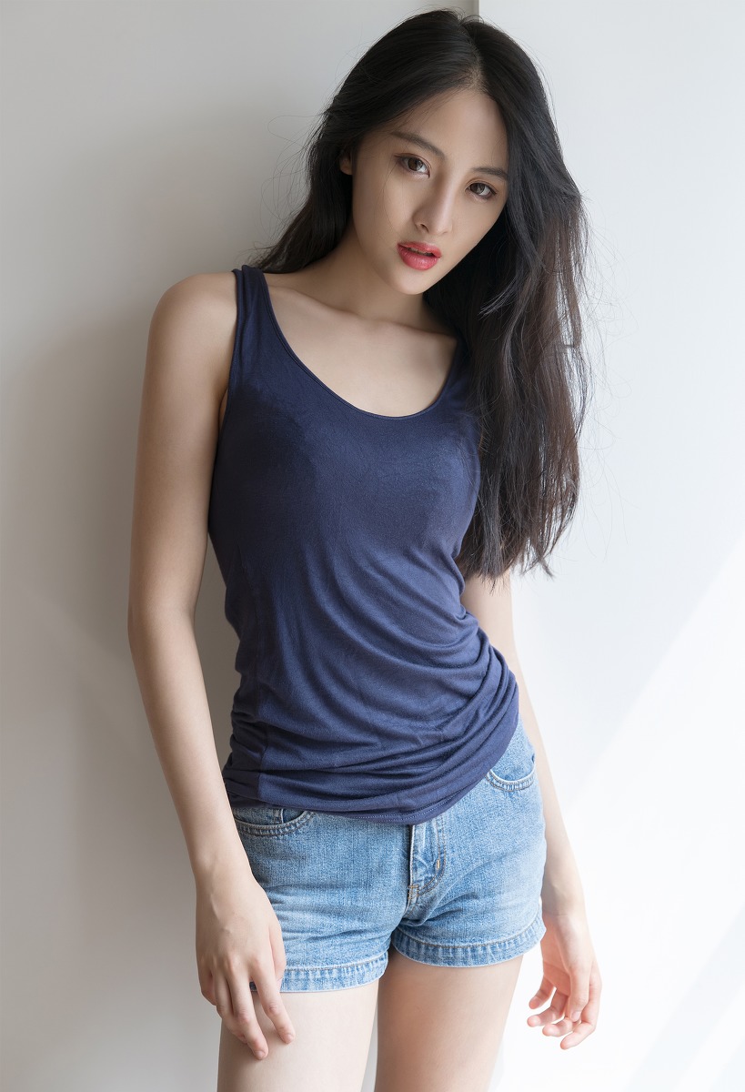 牛仔短裤美腿美女, OuI9Yy [性感 妹子 Sexy Girls] url = http://7su.me/wp-content/uploads/test/2016/09/08/10/20160908182.jpg