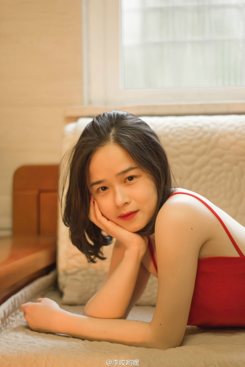 少妇红色睡衣写真, uUQnKs [性感 妹子 Sexy Girls] url = http://7su.me/wp-content/uploads/test/2016/09/23/10/201609231280.jpg