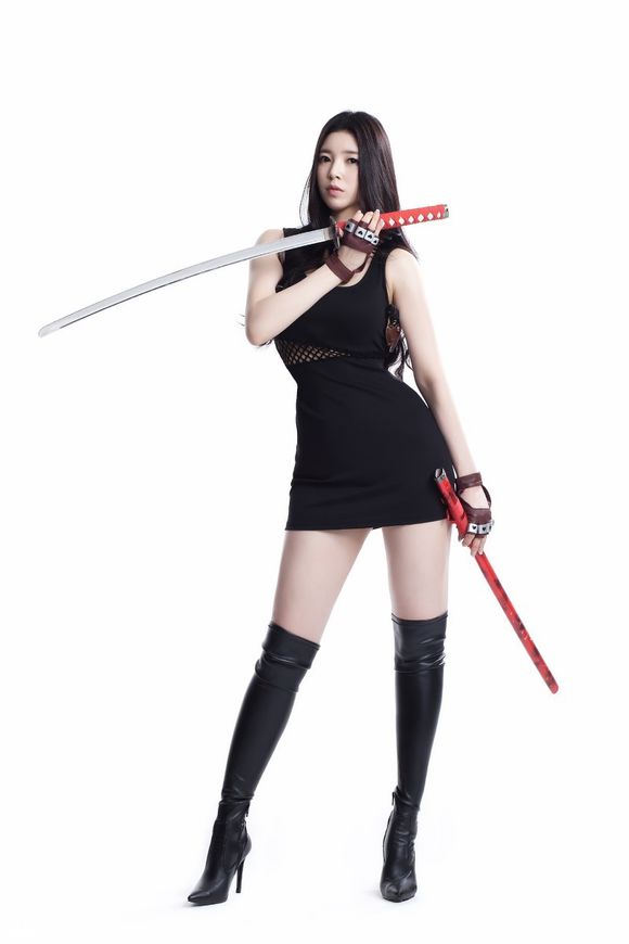 玩武士刀的美女, QXMv3S [性感 妹子 Sexy Girls] url = http://img.orzaa.com/uploads/test/2016/09/27/13/201609271818.jpg