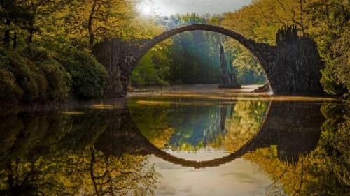 Kromlau小镇上杜鹃园里的魔鬼桥，德国萨克森州 (© Fotoatelier Berlin/Getty Images) Bing Everyday Wallpaper 2016-09-30
/tmp/UploadBetaDpu8eZ [Bing Everyday Wall Paper 2016-09-30] url = http://www.bing.com/az/hprichbg/rb/RakotzBridge_ZH-CN9323170058_1920x1080.jpg

File Size (KB): 328.77 KB
Last Modified: November 26 2021 18:08:21
