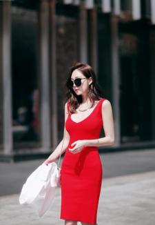 红色修身长裙