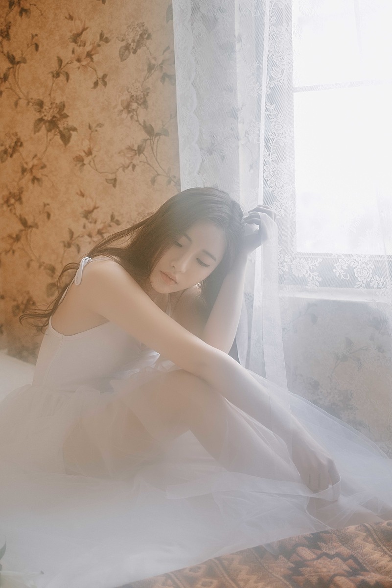 瓜子脸长卷发美女, TXuvgo [性感 妹子 Sexy Girls] url = http://img.orzaa.com/co/2016/10/15/16/20161015422.jpg