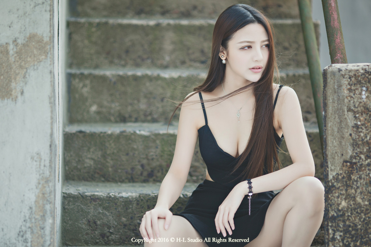 中分长发风情美女, lOzOID [性感 妹子 Sexy Girls] url = http://img.orzaa.com/co/2016/10/18/00/20161018101.jpg