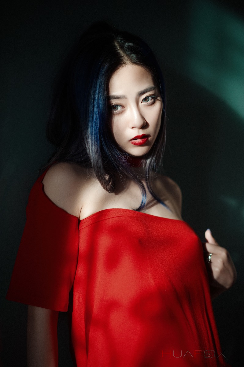 红衣美女私房照, MNQX5Z [性感 妹子 Sexy Girls] url = http://img.orzaa.com/co/2016/10/20/20/20161020559.jpg